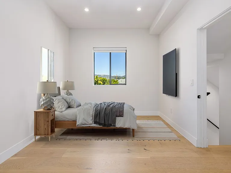 741 N Gramercy Pl — Photo 12