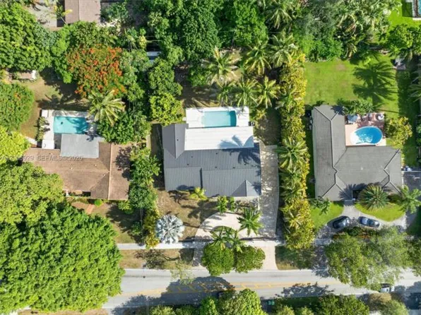 8220 SW 152nd St, Palmetto Bay, FL 33157