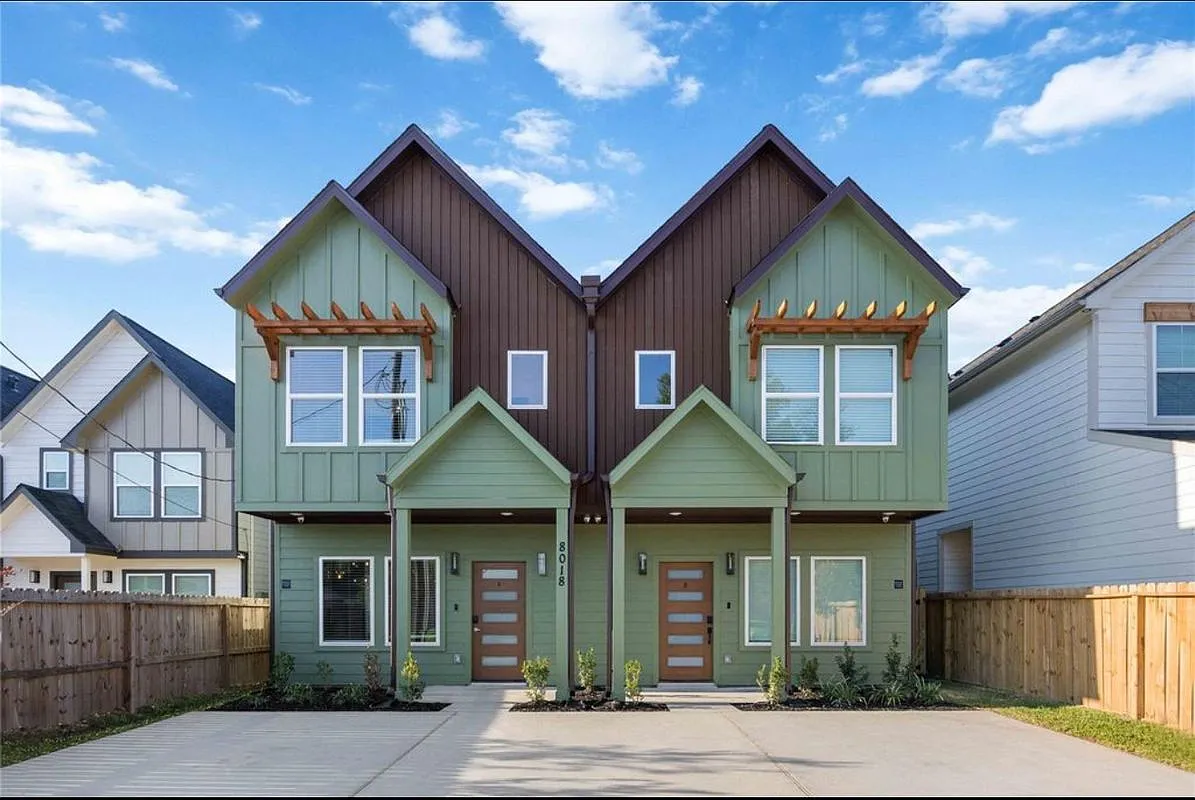 3 bed, 2.0 bath, 1437 sqft, $2,350 — Photo 1