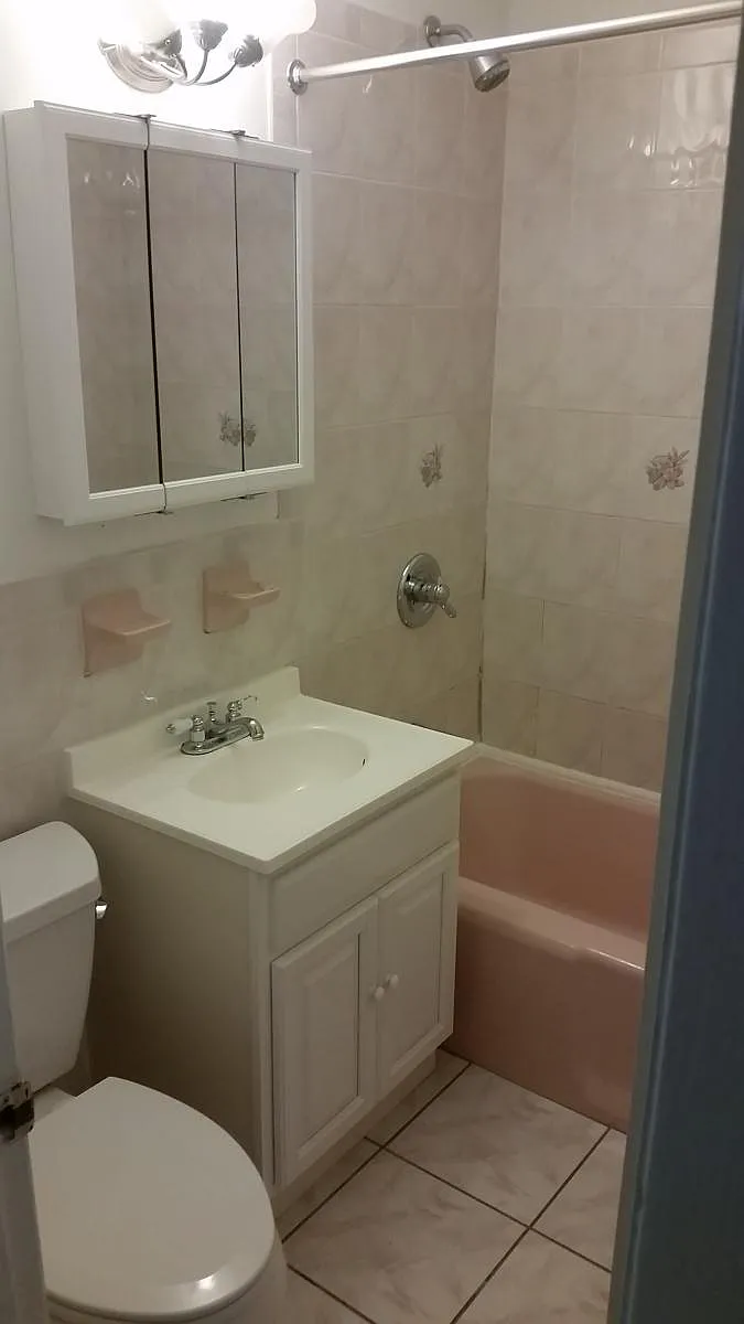 Bathroom - 1162 Croes Ave