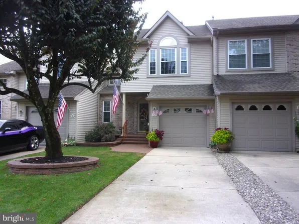 52 Smokey Run Dr, Berlin, NJ 08009