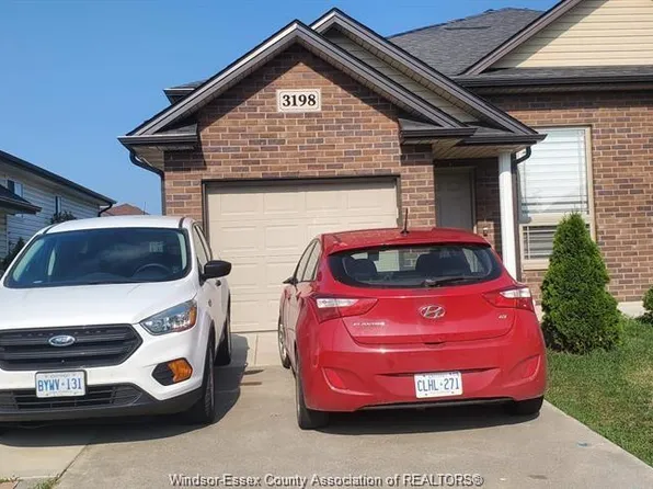 3198 Seville Ave, Windsor, ON N8N 0A4