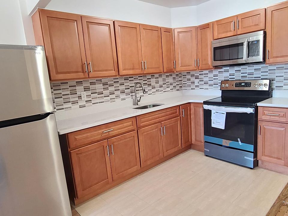 1st image of 3942 E Tremont Ave