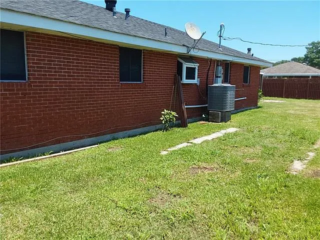 2025 Starling Dr — Photo 32