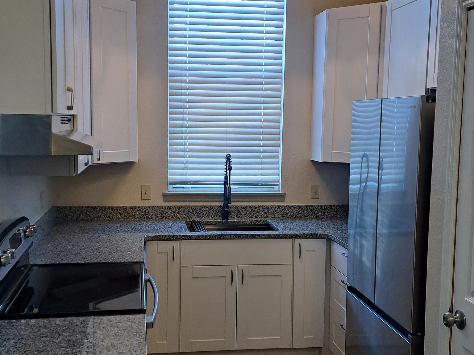 3 bed, 1228 sqft, $2,600 — Photo 4