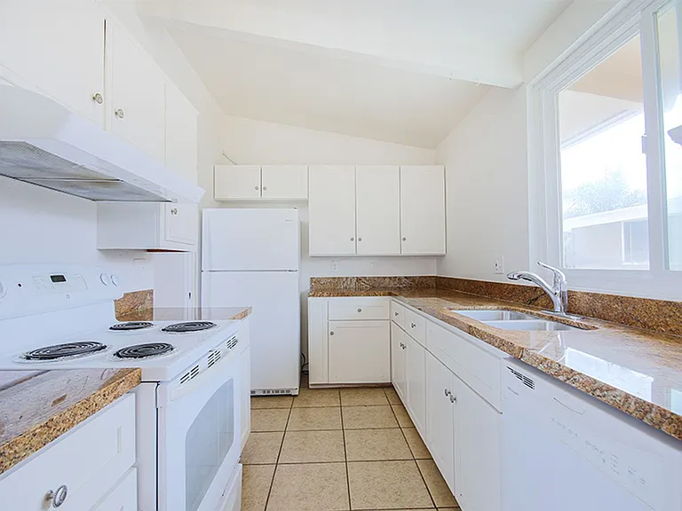 5542 Fernhill Cir — Photo 7
