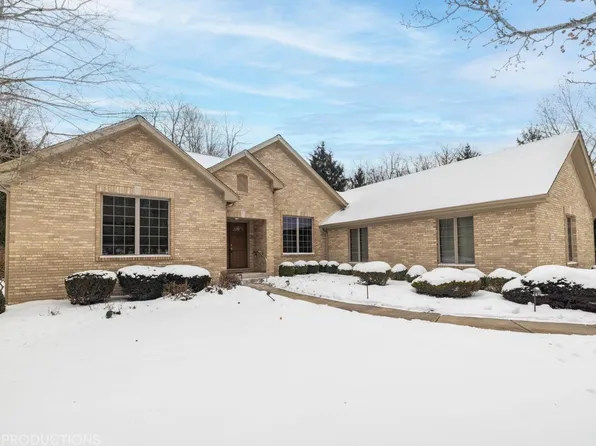 245 Barberry Ln, Valparaiso, IN 46383