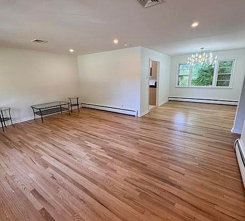 3rd image of 813 Roseld Ave
