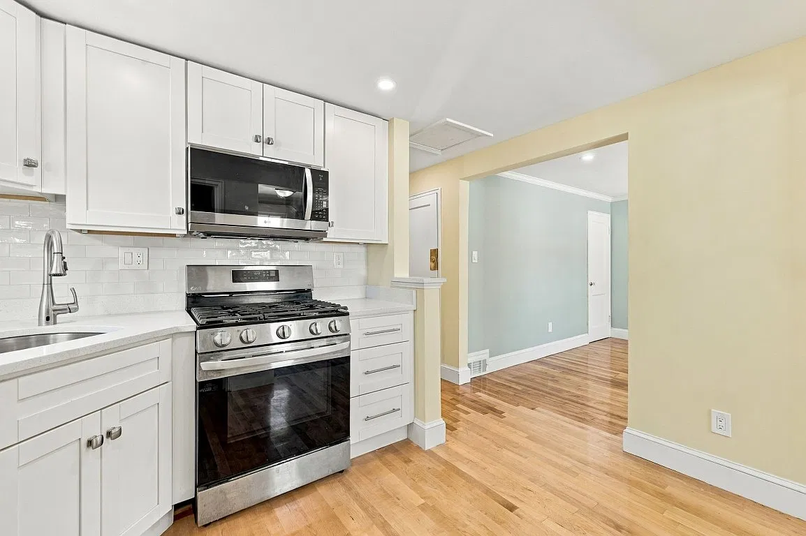 2 bed, 779 sqft, $2,600 — Photo 4