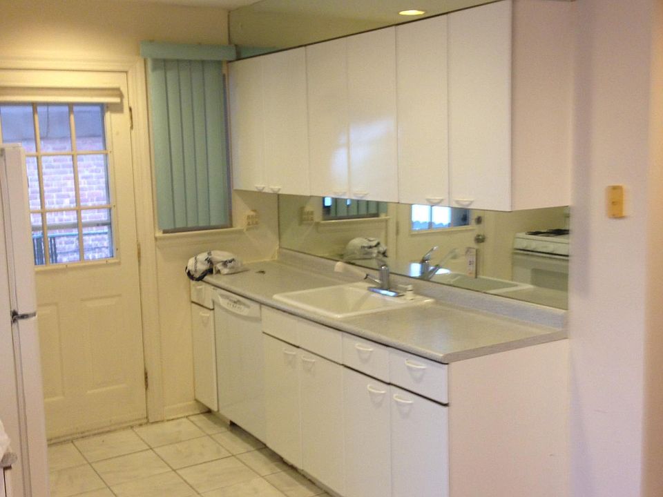 1st image of 441 Whittier Ave #1