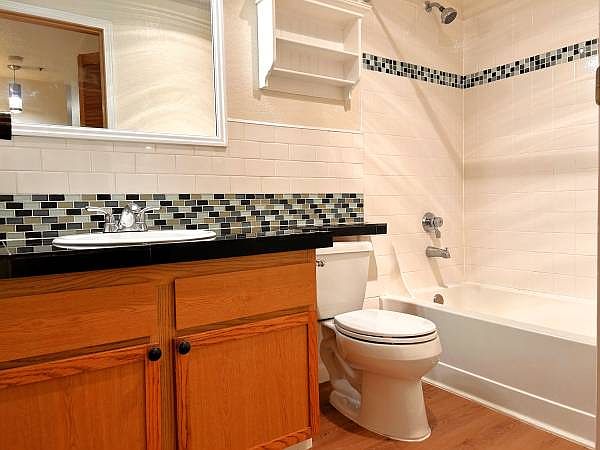 One-Bedroom Bathroom