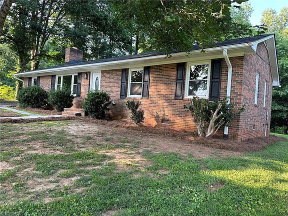3rd image of 125 Dudley Cir