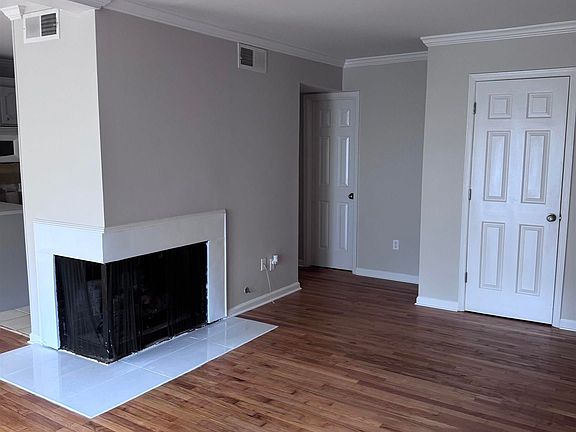 4th image of 128 W Grn #128