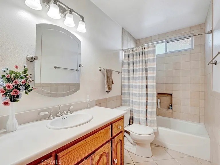 850 E Oak Hill St #1 — Photo 6
