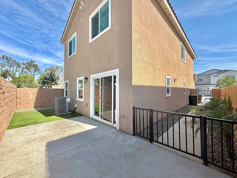 176 N Sutter Ave — Photo 12