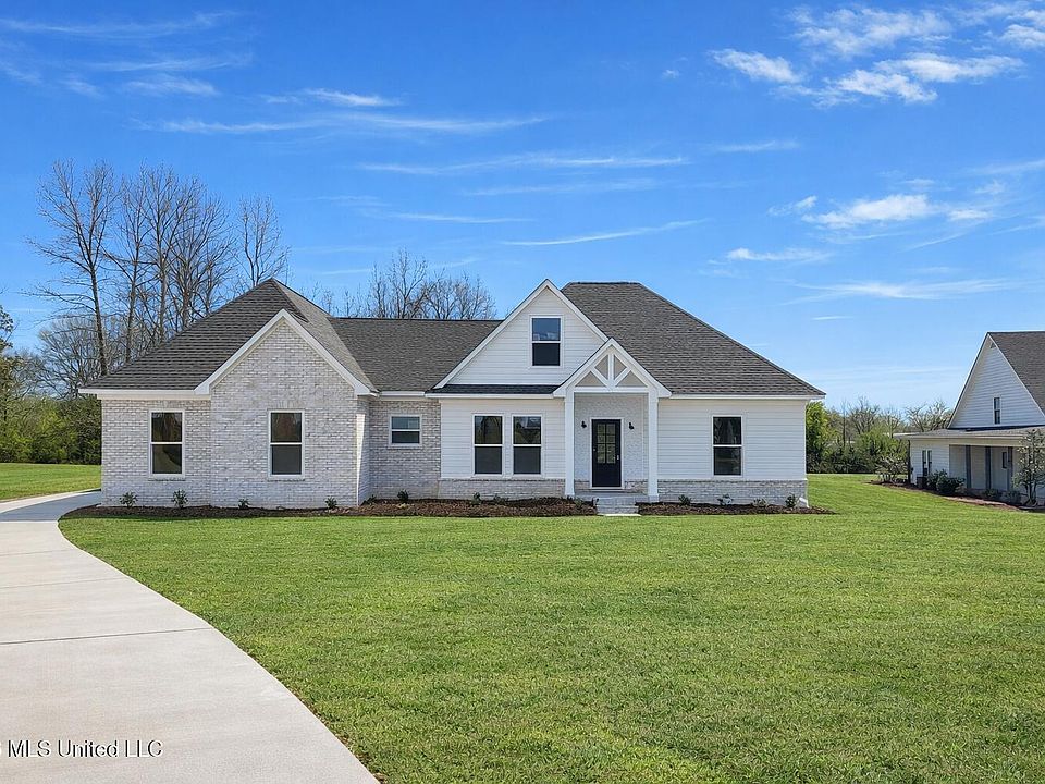 1st image of 111 Carolina Cir