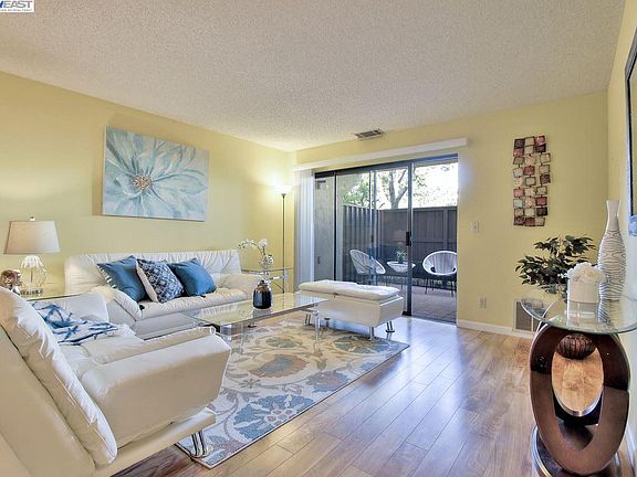 5th image of 39821 Cedar Blvd Unit 108