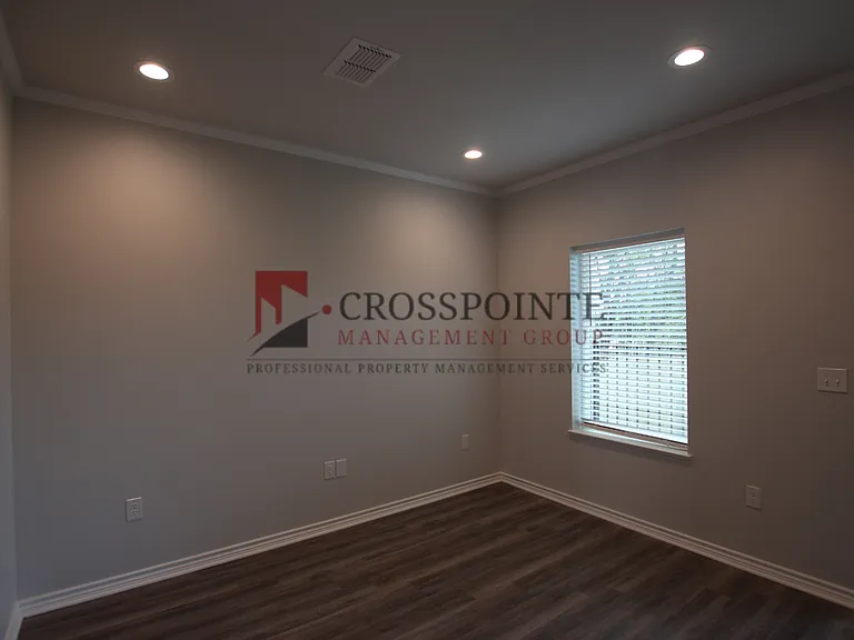 1927 Lindbergh Dr #301 — Photo 8
