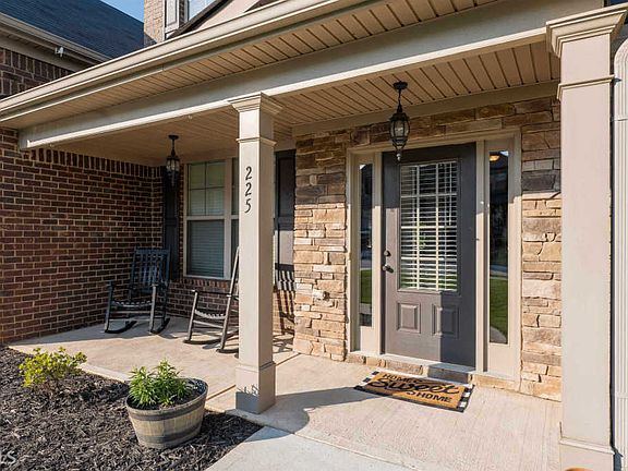 5th image of 225 Birchwood Dr