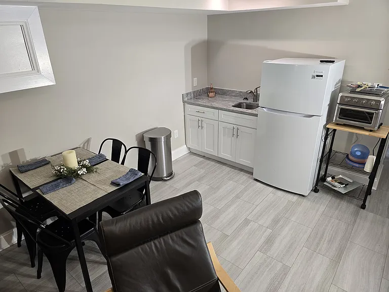2424 Linden Ave — Photo 2