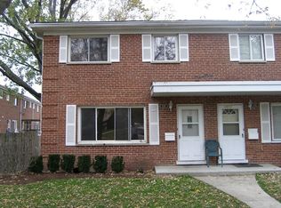 1016 N Boxwood Dr, Mount Prospect, IL 60056