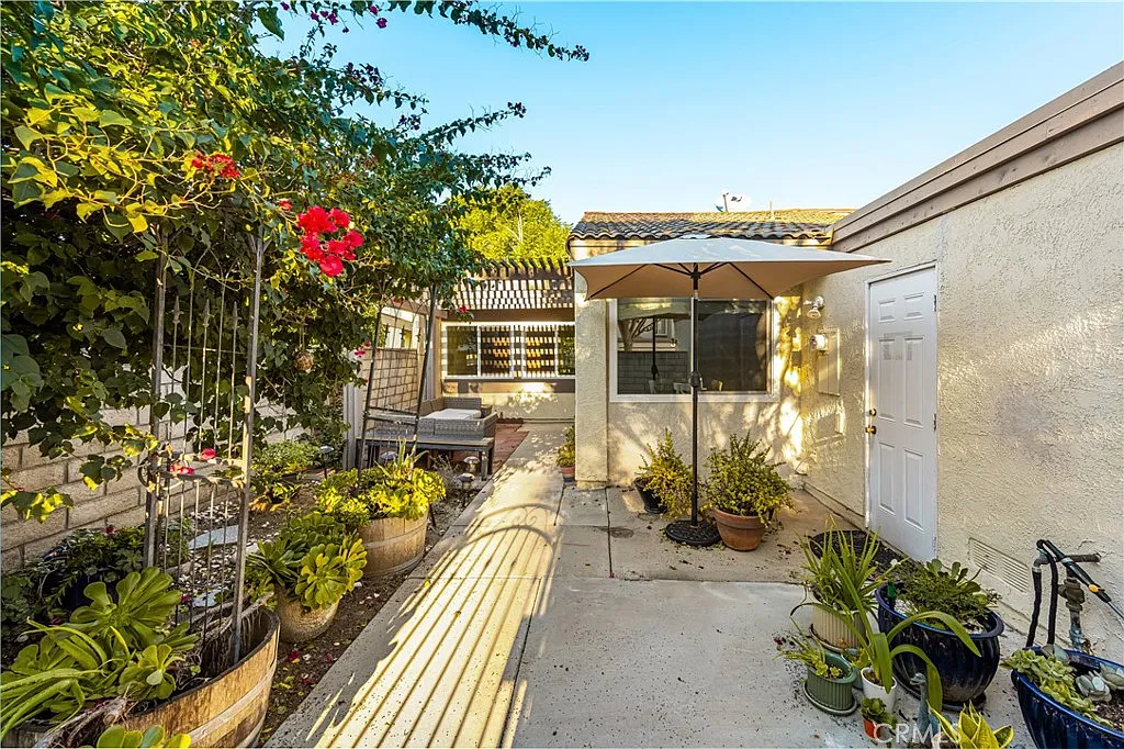 5573 E Vista Del Rio photo 1