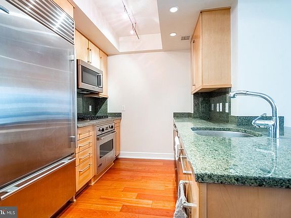 4th image of 1111 19th St N APT 1605