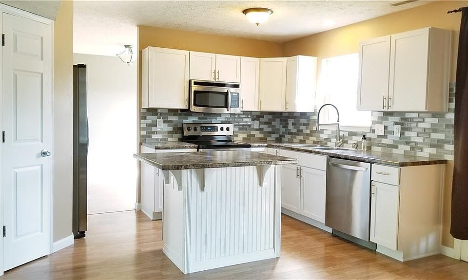 2nd image of 737 Acorn Woods Dr
