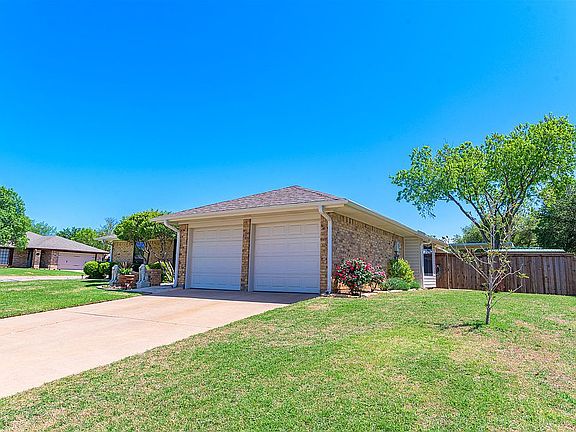 4th image of 1701 Meadowcliff Dr