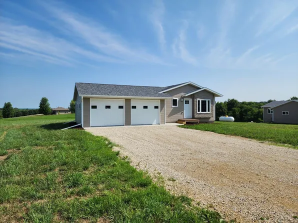 530 Hanover Hill Ln, Waukon, IA 52172