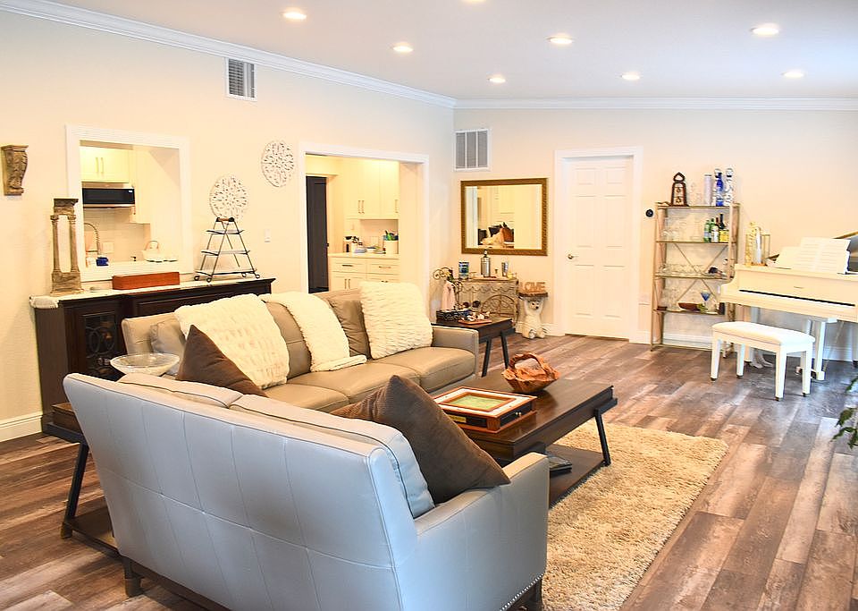 1st image of 2613 Aloma Ave