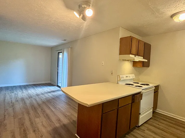 1123 Southwood Dr #4 — Photo 5