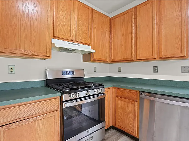 8100 Cross Creek Cir — Photo 16