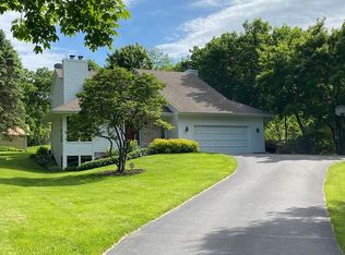 18695 Highland Ave, Deephaven, MN 55391