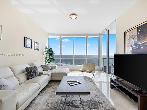 4th image of 100 S Pointe Dr APT 1507