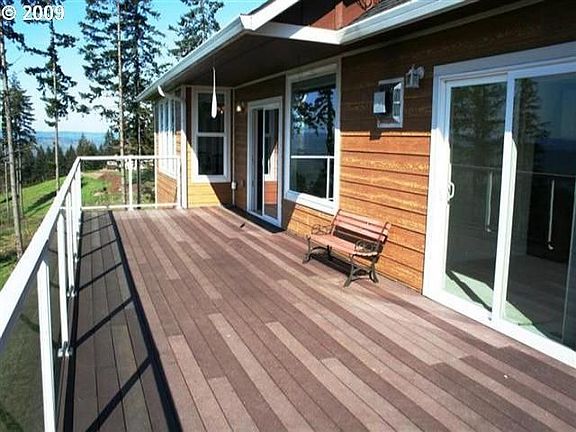 E-Trex deck with glass panels to preserve the view