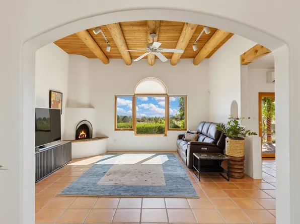 11 Descanso Rd, Santa Fe, NM 87508