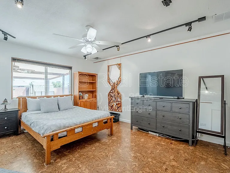 1022 W Apollo Ave — Photo 56
