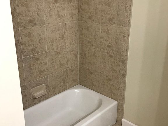4th image of 714 1/2 Massachusetts St APT B