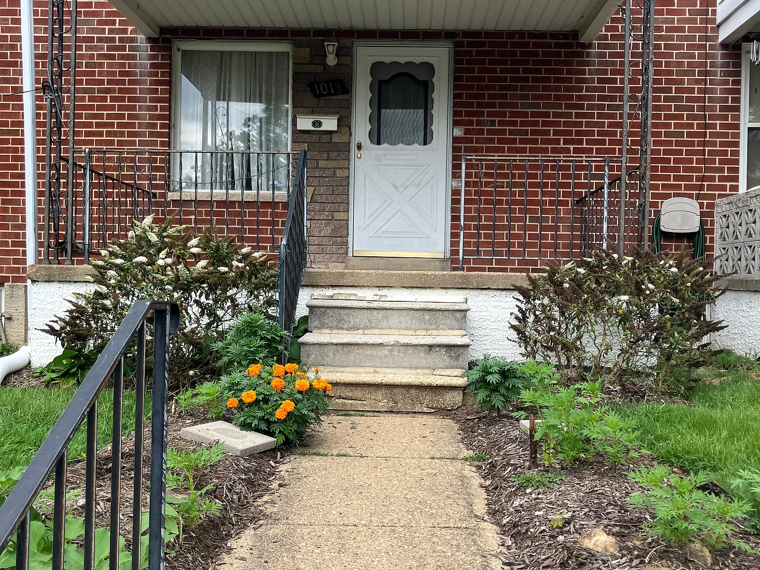 3 bed, 1.5 bath, 1152 sqft, $1,900 — Photo 1