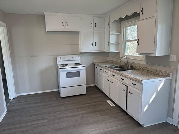3rd image of 35 Circle Dr