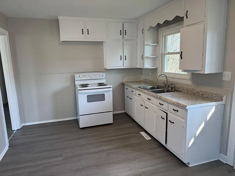 35 Circle Dr — Photo 3