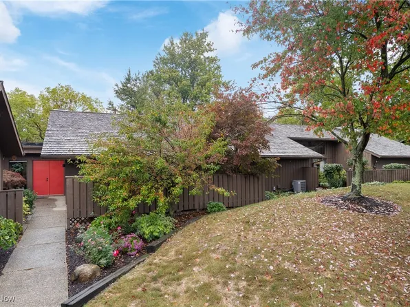 420 Willow Cir #26, Aurora, OH 44202