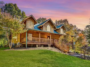 15 Crown Point Dr, Wirtz, VA 24184