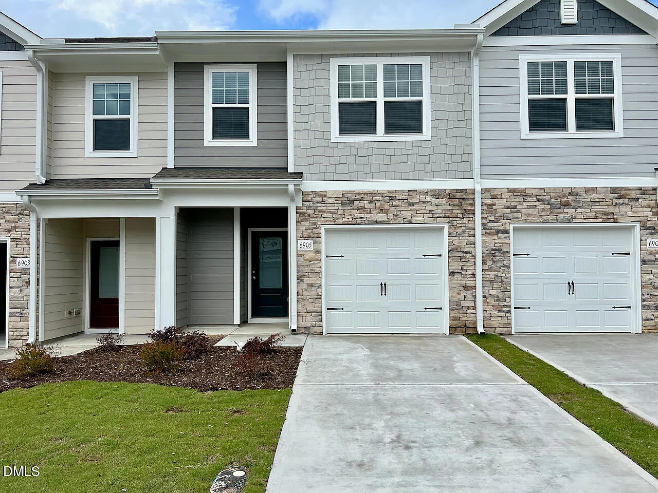 3 bed, 2.5 bath, 1629 sqft, $1,895 — Photo 2