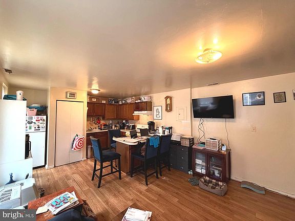 4th image of 2540 W Lombard St Unit C