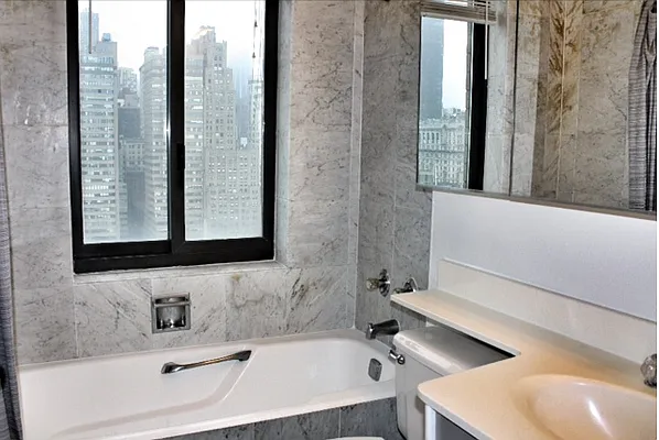 Rented by Luxury Property Group | media 27