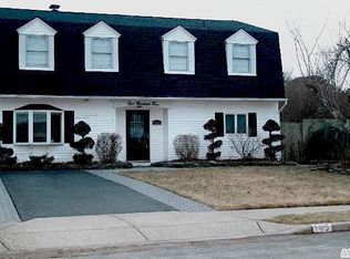 105 Rudder Dr, Holtsville, NY 11742
