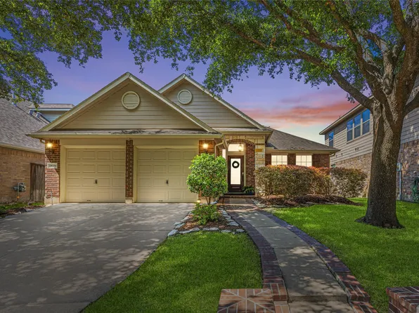 18334 N Elizabeth Shore Loop, Cypress, TX 77433