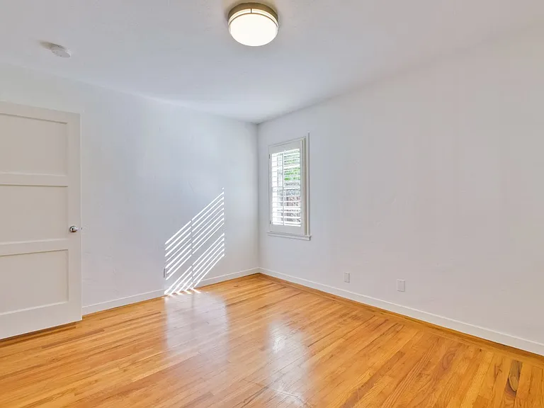 2990 Cowper St — Photo 28